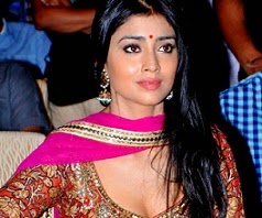 shriya1
