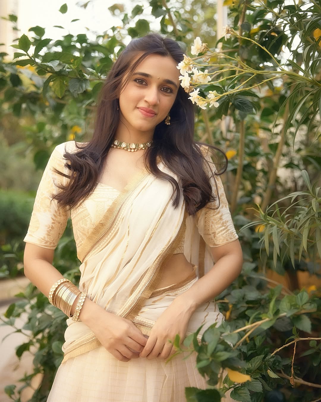 Nuveksha Looks Adorable in a Traditional Dress