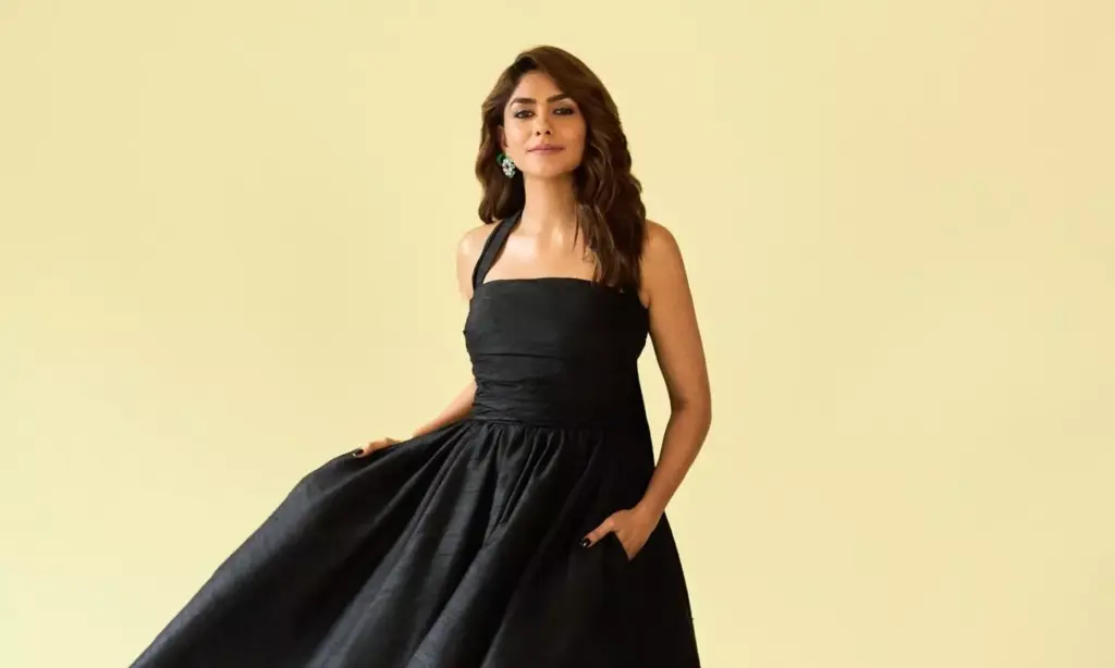 Mrunal Thakur Opens Up About Breakup, Says She Has No Regrets