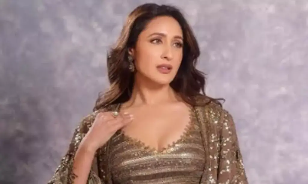 Pragya Jaiswal Glows in Elegant Beachside Look