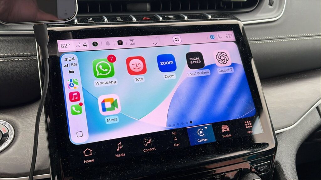 ChatGPT Now Available on Apple CarPlay with iOS 26.4 Update