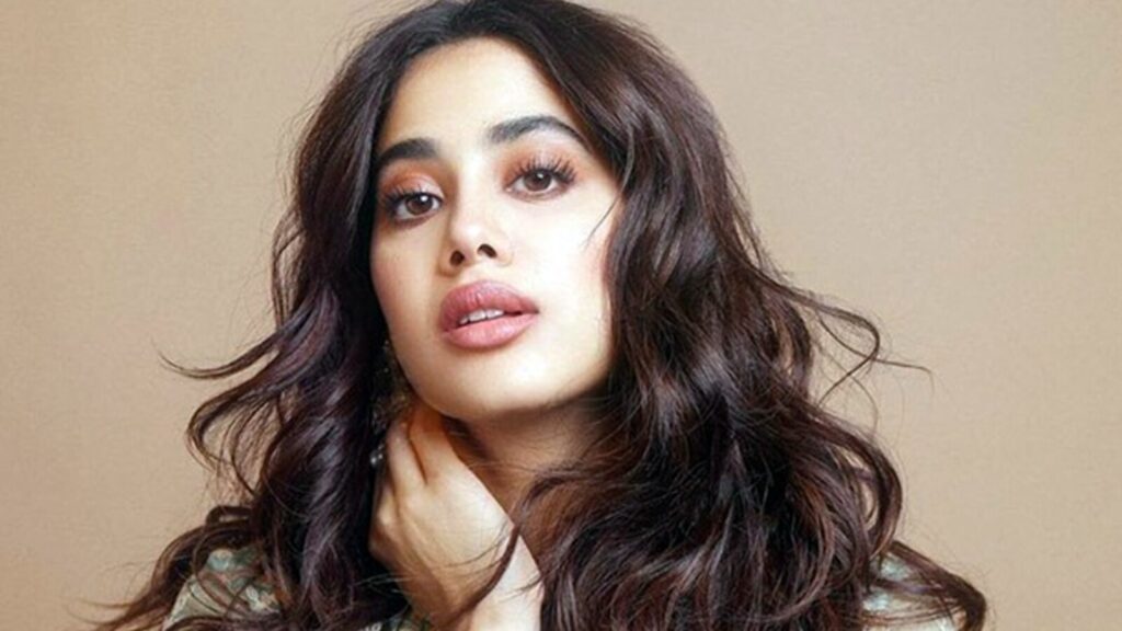Janhvi Kapoor Opens Up on Glamour, Criticism and Paparazzi Boundaries