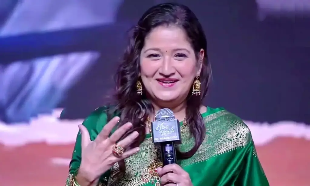 Laila Makes Comeback to Telugu Cinema with Godari Gattupaina